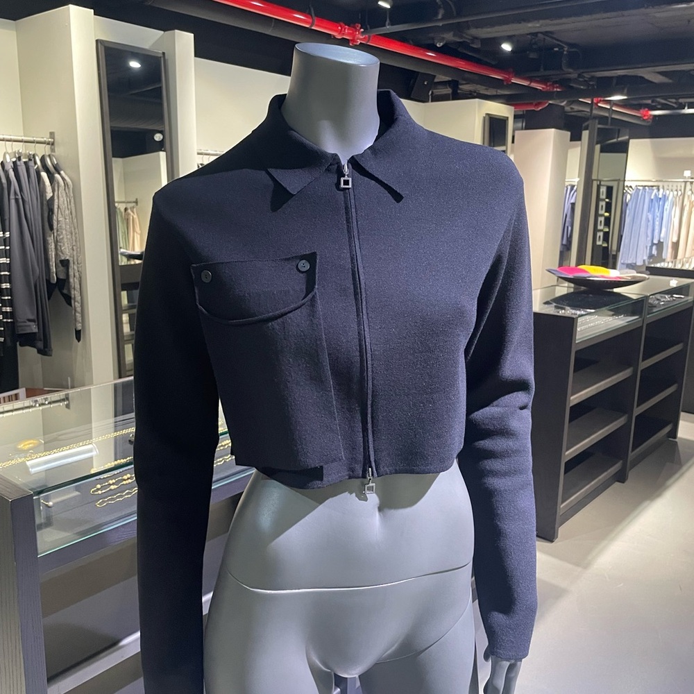 Black Fitted Blazer with Prominent Collar